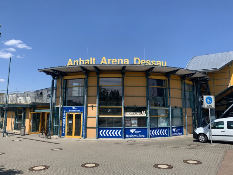 Wie weiter mit der Anhalt-Arena? – Sanierung vs. Neubau